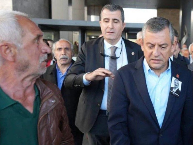 CHP Lideri Özgür Özel'e yumruklu saldırı: Zanlının şok geçmişi ve ilk ifadesi ortaya çıktı